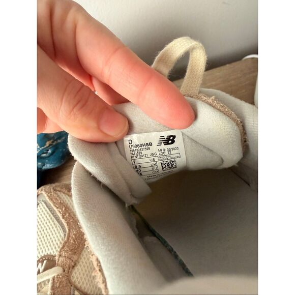 New Balance 9060 Sneakers in Driftwood Size M7/W8.5 - Picture 8 of 10